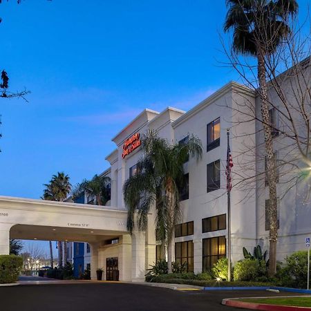 Hampton Inn & Suites Tulare Zewnętrze zdjęcie