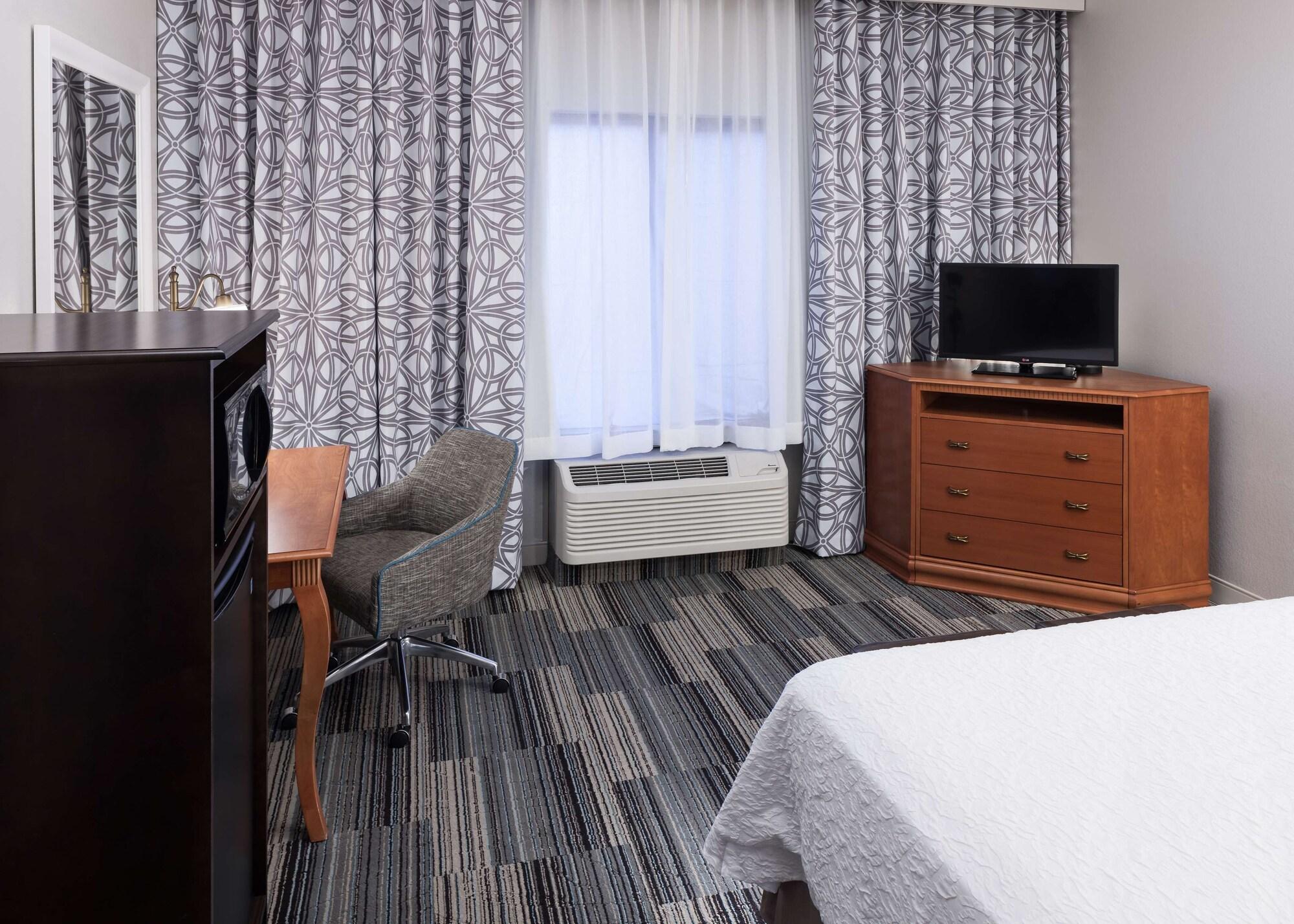 Hampton Inn & Suites Tulare Zewnętrze zdjęcie