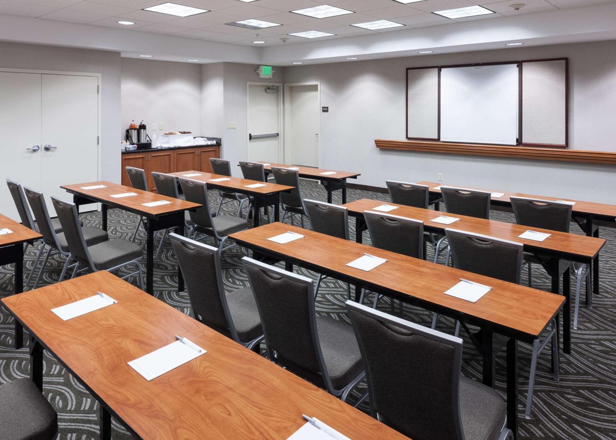 Hampton Inn & Suites Tulare Zewnętrze zdjęcie