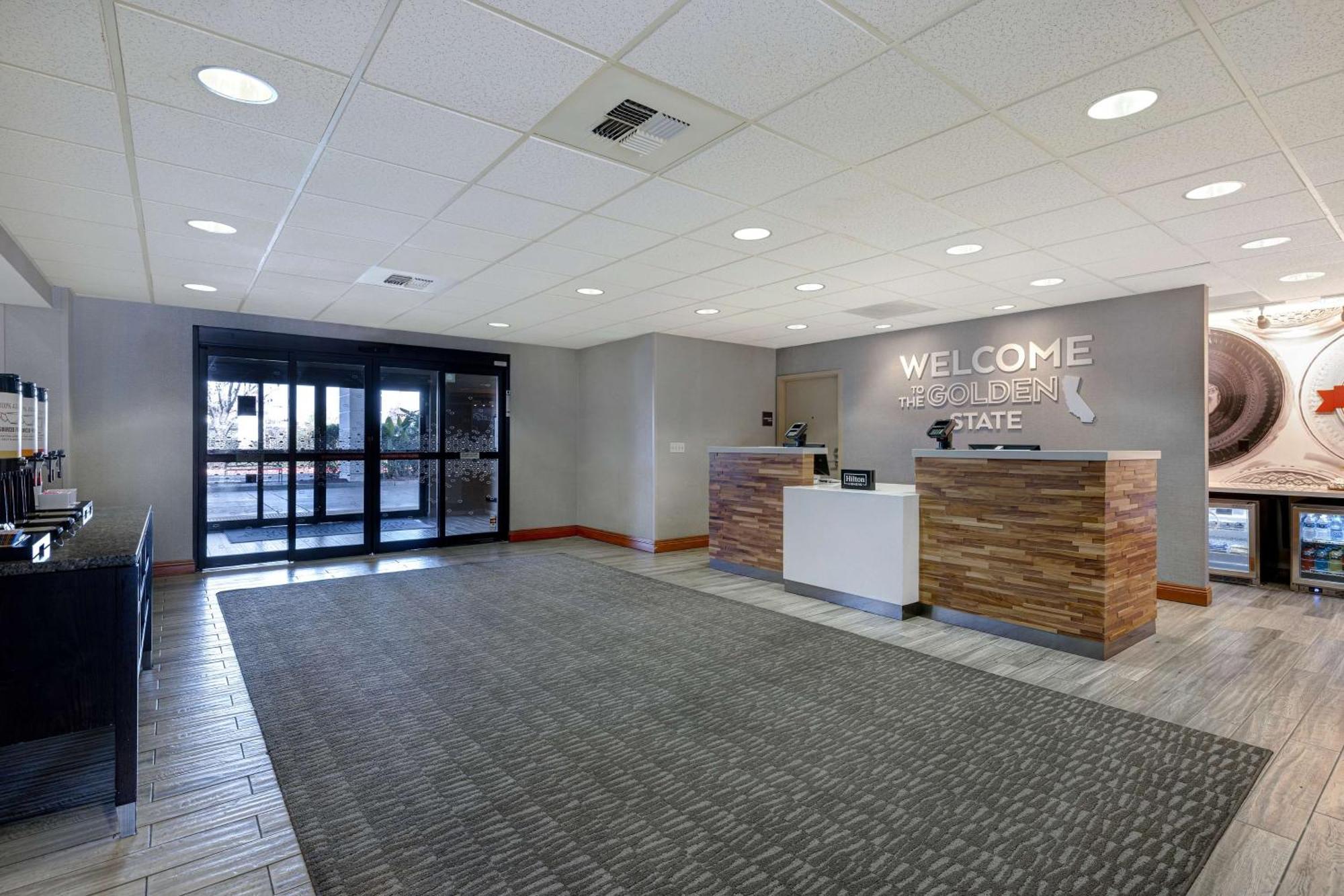 Hampton Inn & Suites Tulare Zewnętrze zdjęcie