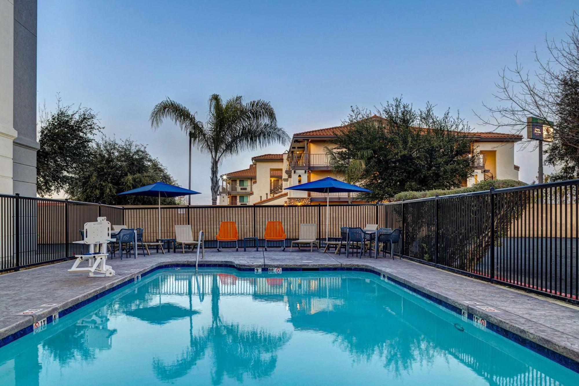 Hampton Inn & Suites Tulare Zewnętrze zdjęcie