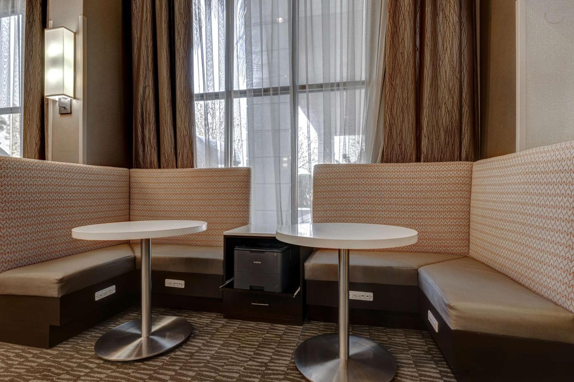 Hampton Inn & Suites Tulare Zewnętrze zdjęcie